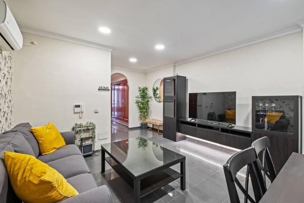 Апартаменты Piso En Atarazanas Малага Экстерьер фото